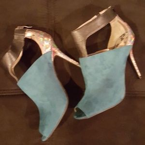 NWOT Emerald green peep toe booties